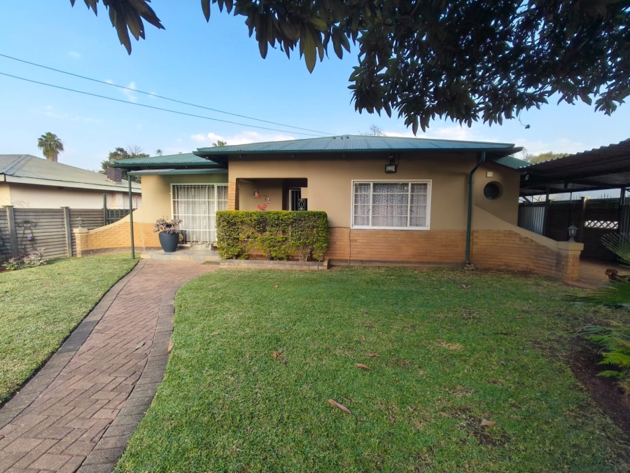 4 Bedroom Property for Sale in Oos Einde North West